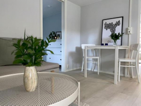 Stylish Flat - Lush Garden Views